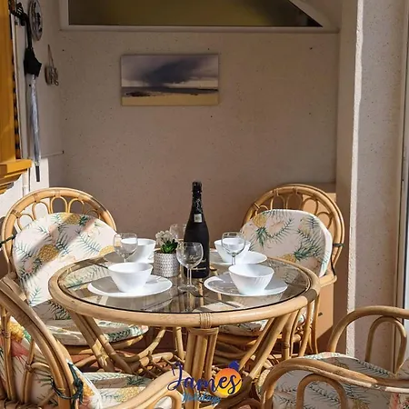 Traditional 2 Bed Apt With Com Pool Cr72 *