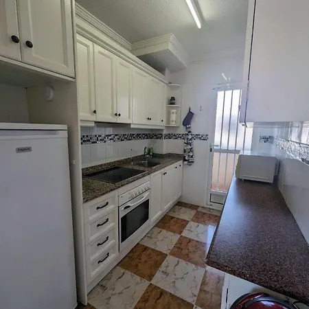 Traditional 2 Bed Apt With Com Pool Cr72